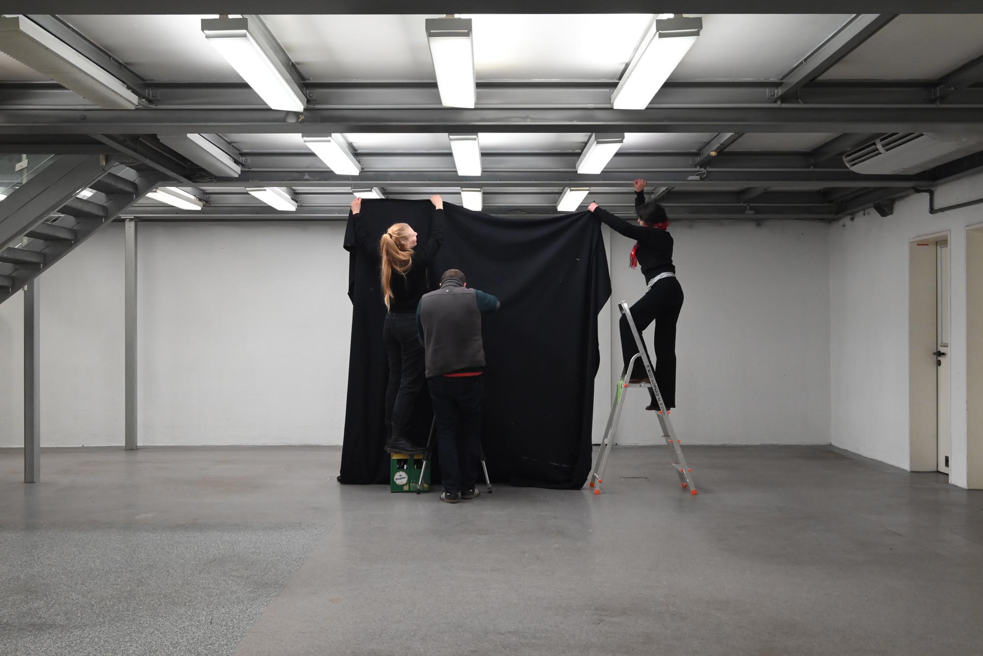 Katrin Fuchsloch & Miriam Schmitz, dunkeldunkelblau – Fondation Tschuess